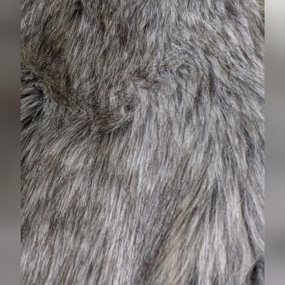 NWT Cavalini Ci Sono Grey Faux Fur Vest. Size L. - Picture 8 of 9
